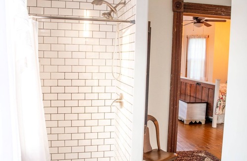 Dickerson Run Bed & Breakfast | Delaine Room - The Farmhouse Bed & Breakfast at Maple Bottom Farm