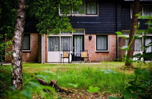 Beekbergen-Zuid Hotel | Delight in a Relaxing Retreat in a Comfortable Room Close to Paleis Het Loo