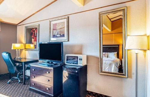 Dodge City Hotel | Delight In Dodge Room With Parking And Near Attractions