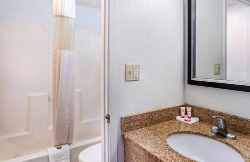 Dodge City Hotel | Delight In Dodge Room With Parking And Near Attractions