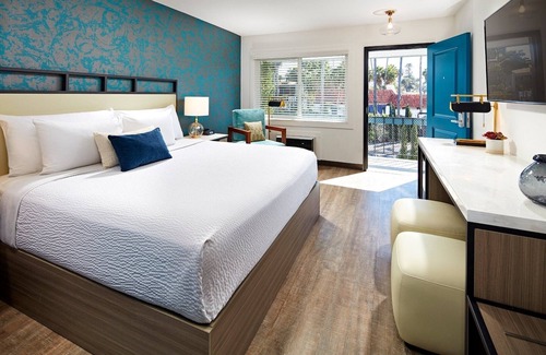 Beach Barber Tract Hotel | Delight in Sunsets at Renovated La Jolla Room with Swimming Pool!