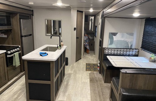 Burnet House | Delightful 1 Bedroom RV on Spider Mountain