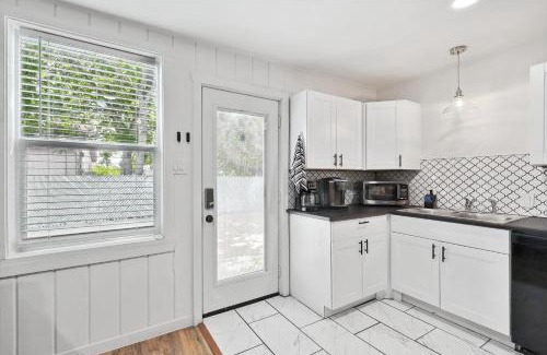 Fort Worth Apartment | Delightful 1BR 1BA Cozy Holiday Flat