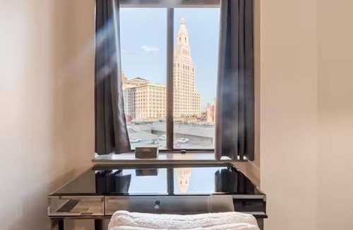Downtown Hartford Apartment | Delightful 1BR Condo| Bushnell Park |XL Center