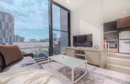Carlton South Apartment | Delightful 1br On Bouverie St Close To Mel Uni