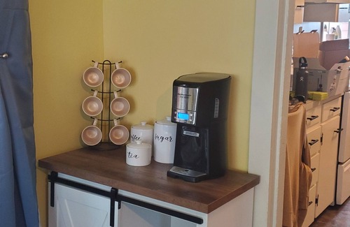 Mount Tabor House | Delightful 2 bedroom in the heart of Montavilla. Just minutes to everything!
