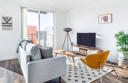 Wilburton Apartment | Delightful 2BR in Bellevue, Gym + Pet-Friendly