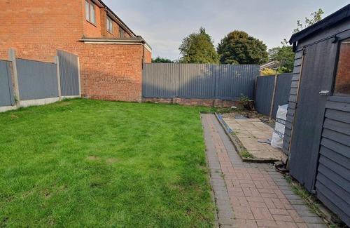 Brierley Hill House | Delightful 3-Bedroom House in Dudley Families and Contractors welcome 5 guests