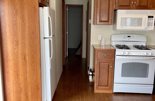 Sherkston Cottage | Delightful 3 bedroom cottage in Sherkson Shores beach Retreat!