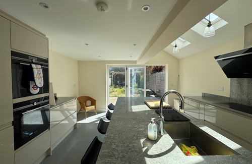 South Bermondsey Apartment | Delightful 3BD Terrace House, Near London Bridge