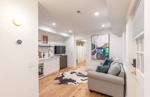 Dupont Circle Apartment | Delightful Apt in the Heart of Dupont!