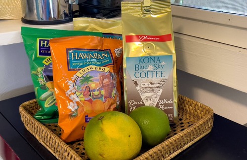 Holualoa Cottage | Delightful Artful Bungalow on Historic Estate Property. Choice Holualoa!