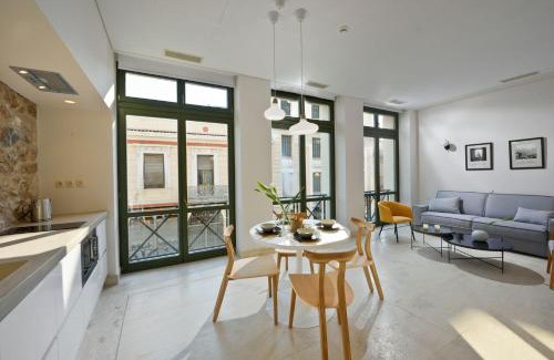Thissio Villa | Delightful Athens Villa 1 Bedroom Villa Toshiro Thissio View Platia Agion Asomaton