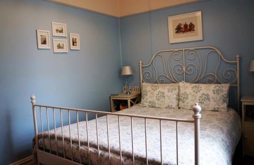 Queenscliff House | Delightful Cottage