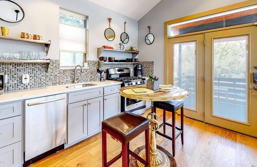 East Cesar Chavez Cottage | Delightful cottage in eclectic neighborhood with W/D, downtown views, & parking