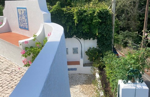 Eugaria Cottage | Delightful Cottage With Landscape Views Of Colares Vineyards