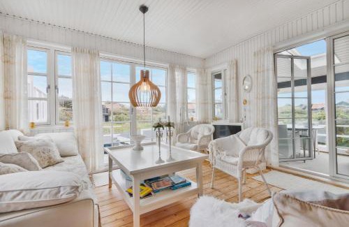 Lokken House | Delightful Drosselvej By Furreby Creek