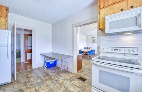 Lake Junaluska House | Delightful Family-Friendly Home W/Free WiFi and Furnished Porch - Dogs OK