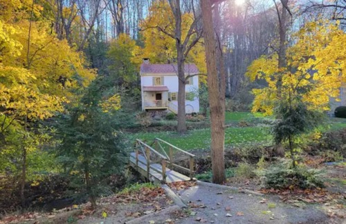 Calvin Cabin | Delightful Historic Cabin. All modern amenities, yet a step back in time.