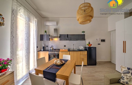 Isola delle Femmine House | Delightful apartment in the heart of Isola delle Femmine and a few steps from the sea