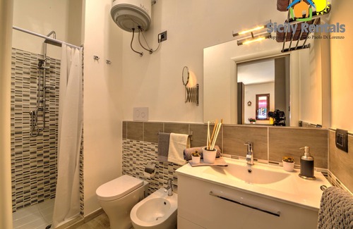 Isola delle Femmine House | Delightful apartment in the heart of Isola delle Femmine and a few steps from the sea