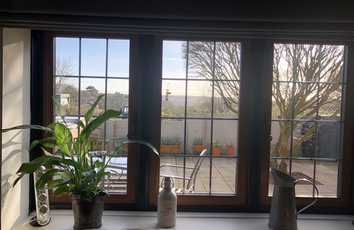 New Forest District House | Delightful New Forest cottage with hot tub and direct forest access, sleeps 8