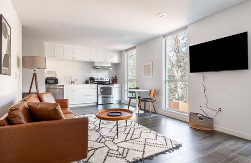 Overlook Apartment | Delightful Overlook 1BR w/W/D, nr Coffee, Zoo & Hiking, by Blueground