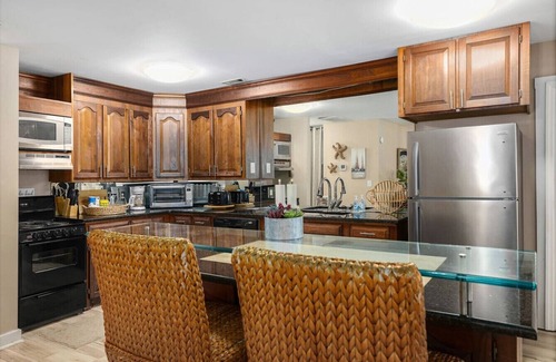 Mount Pleasant Apartment | Delightful, Spacious 4BR/2BA close to Shem Creek!