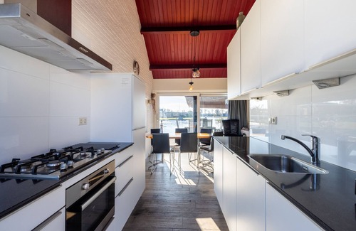 Joure House | Delightful spot by the water in Friesland