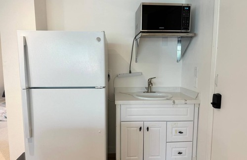 The Bowl of Edmonds Apartment | Delightful studio with WiFi in charming Edmonds