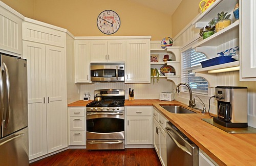 Eastside Santa Cruz Cottage | Delightfully Remodeled Beach Cottage with Ocean Views