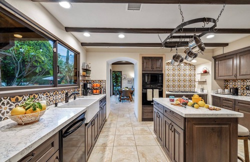 El Mirador House | Delightfully spacious 4BR estate w big pool, games, walk downtown