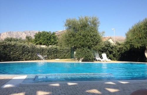 Terrasini Villa | Deliziosa Villa a 500 metri dal mare con Piscina