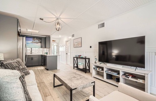 Holmes Beach Villa | Delphina: 2 Bed 2 Bath Water Front Villa Anna Maria Sleeps 6