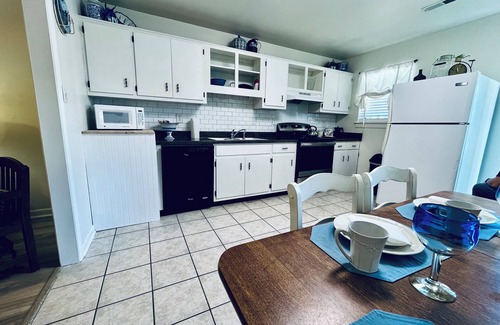Cullman Apartment | Delta Duplex in amazing Cullman; AC, WiFi, near restaurants & shops