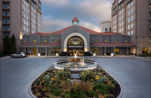 Kelowna Central Business District Resort | Delta Grand in Kelowna downtown waterfront. Sleeps 6.