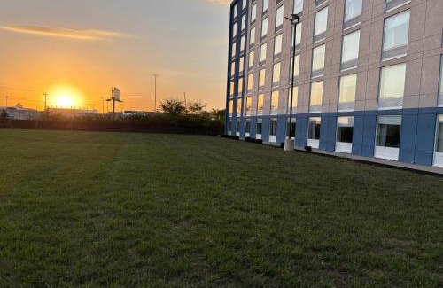 Wayne Hotel | Delta Hotels by Marriott Indianapolis Airport