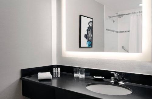 Iselin Hotel | Delta Hotels by Marriott Woodbridge