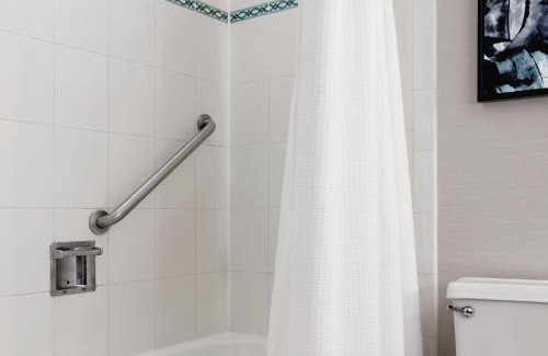 Iselin Hotel | Delta Hotels by Marriott Woodbridge