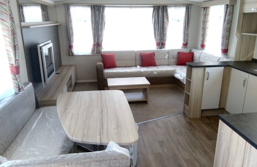 Dunbar House | Delux Caravan sleeps 6 on an extremely popular site