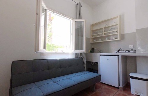 Perissa Apartment | Deluxe 4-5 persons Studio 30 meters from Perissa Beach