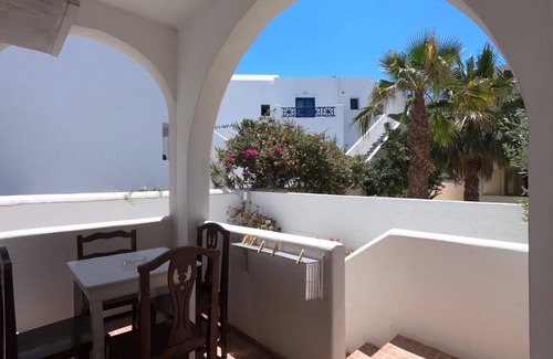 Perissa Apartment | Deluxe 4-5 persons Studio 30 meters from Perissa Beach