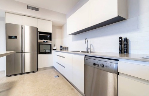 Musrara Apartment | Deluxe 4BR Garden/Pool/Parking In City Center