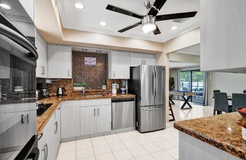 South Lake House | Deluxe 5BR Villa Heated Pool near Hollywood Beach