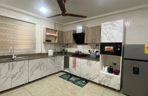 Santeo House | Deluxe Apartment East Legon Hills with Swimming Pool & Gym