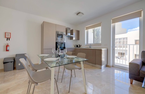 Swieqi Apartment | Deluxe Apartment Steps to St George's Bay