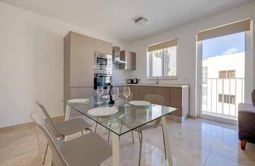 Swieqi Apartment | Deluxe Apartment Steps to St George's Bay