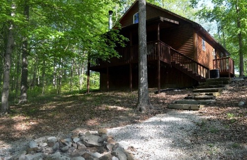 Eckerty Cabin | Deluxe Cabin 10 with Indoor Jacuzzi Tub on Patoka Lake in Southern Indiana