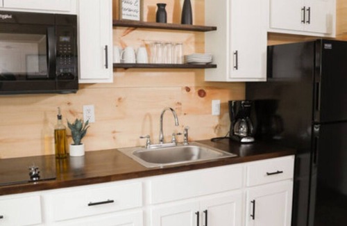 Milroy Cabin | Deluxe Cabin 2 - Hartman Center