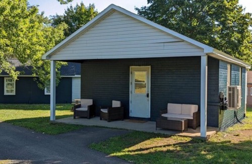 Milroy Cabin | Deluxe Cabin 2 - Hartman Center